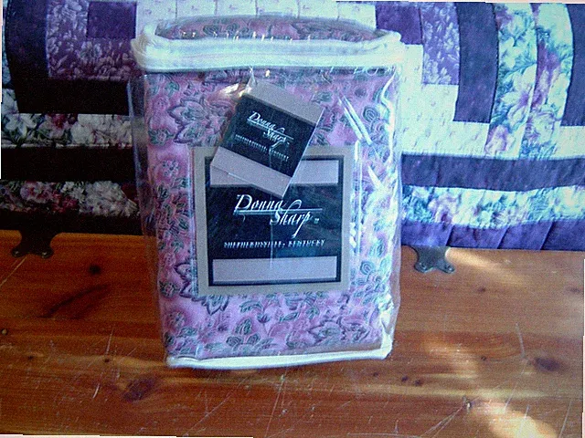 Donna Sharp Mauvelous Postage Stamp Cotton King Bedskirt 18" Drop
