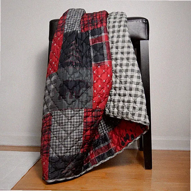 Donna Sharp Red Forest Quilted Throw Blanket Lodge Cozy Log Cabin Bear Red Black